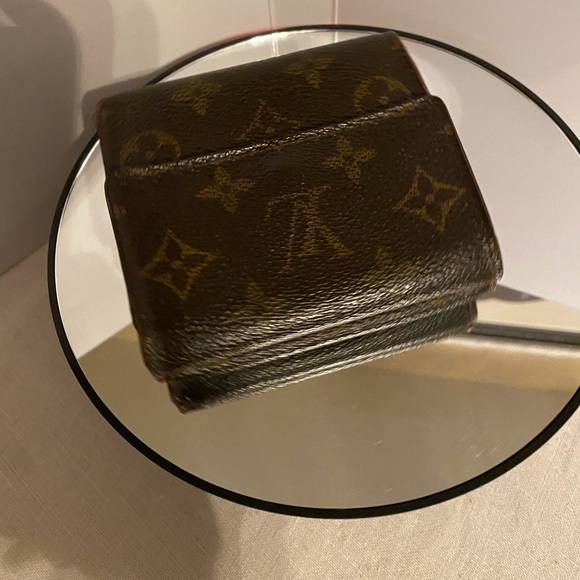 Louis Vuitton Monogram Short Wallet - Picture 10 of 16